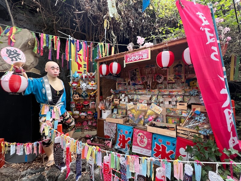 伊東市の館長セーラちゃんの「まぼろし博覧会」を探訪！キモ可愛い楽園を体験