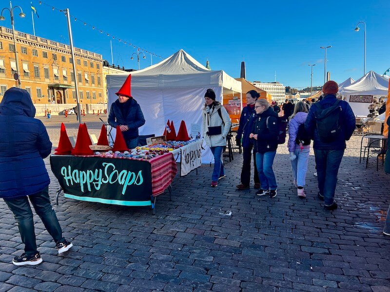 フィンランド訪問「ヘルシンキ編」 #13 カウッパトリ市場（Kauppatori / Market Square）でハンドメイド石けん「ハッピーソープ」を買った！